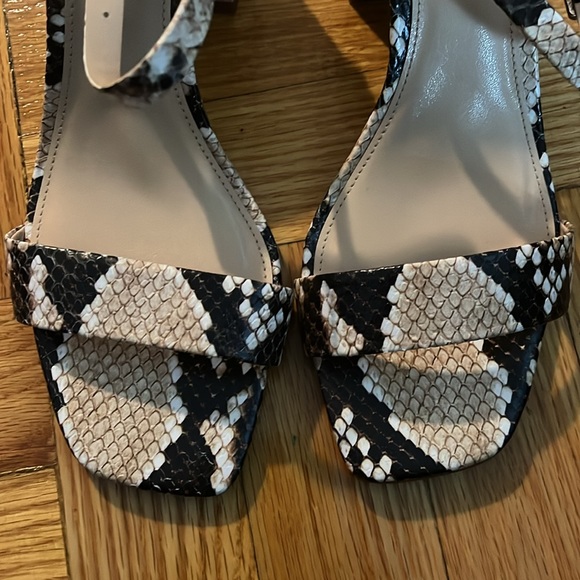 Snake effect sandals - Picture 3 of 3